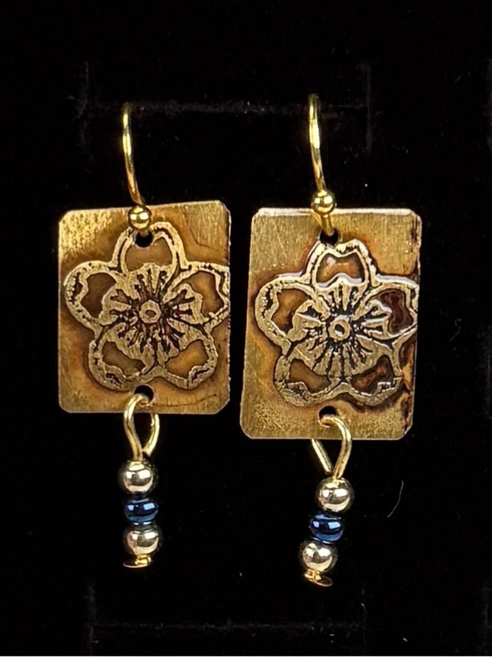 Vintage aged goldtone lightweight, bohemian chic pierced earrings
